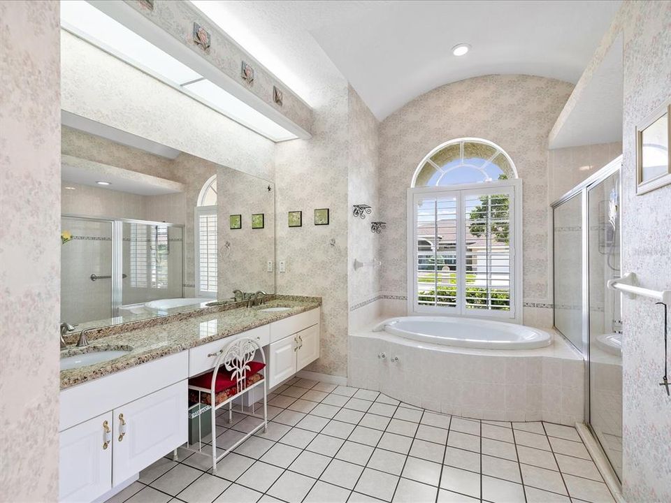 Activo con contrato: $415,000 (3 camas, 2 baños, 2034 Pies cuadrados)