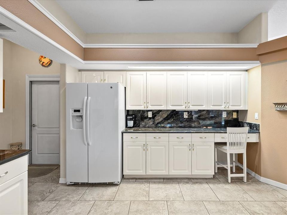 Activo con contrato: $415,000 (3 camas, 2 baños, 2034 Pies cuadrados)