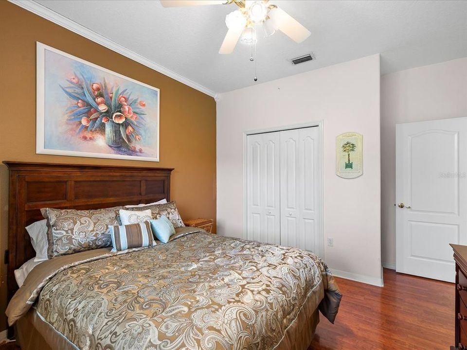 Activo con contrato: $415,000 (3 camas, 2 baños, 2034 Pies cuadrados)