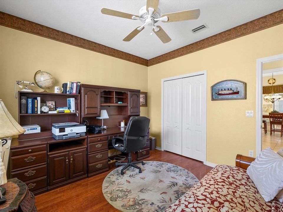 Activo con contrato: $415,000 (3 camas, 2 baños, 2034 Pies cuadrados)
