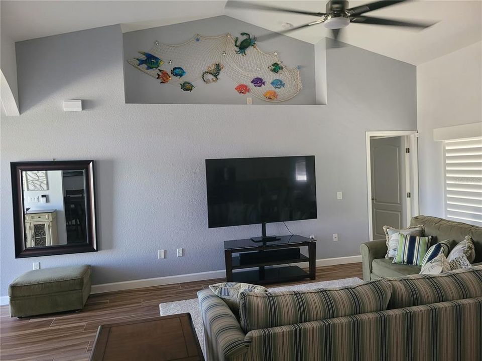 For Rent: $5,000 (3 beds, 2 baths, 1672 Square Feet)