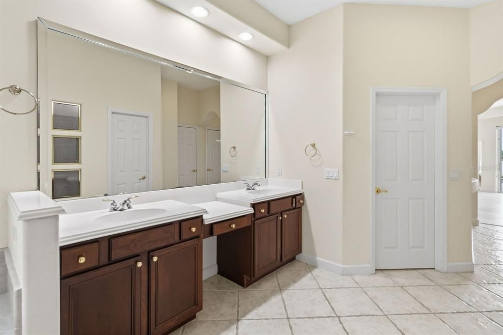 For Sale: $1,375,000 (5 beds, 3 baths, 3107 Square Feet)