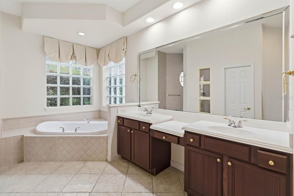 For Sale: $1,375,000 (5 beds, 3 baths, 3107 Square Feet)