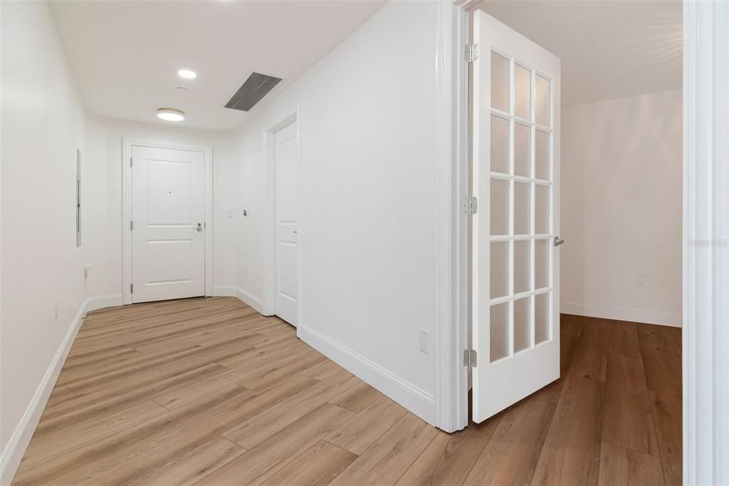 For Sale: $985,000 (2 beds, 2 baths, 1242 Square Feet)