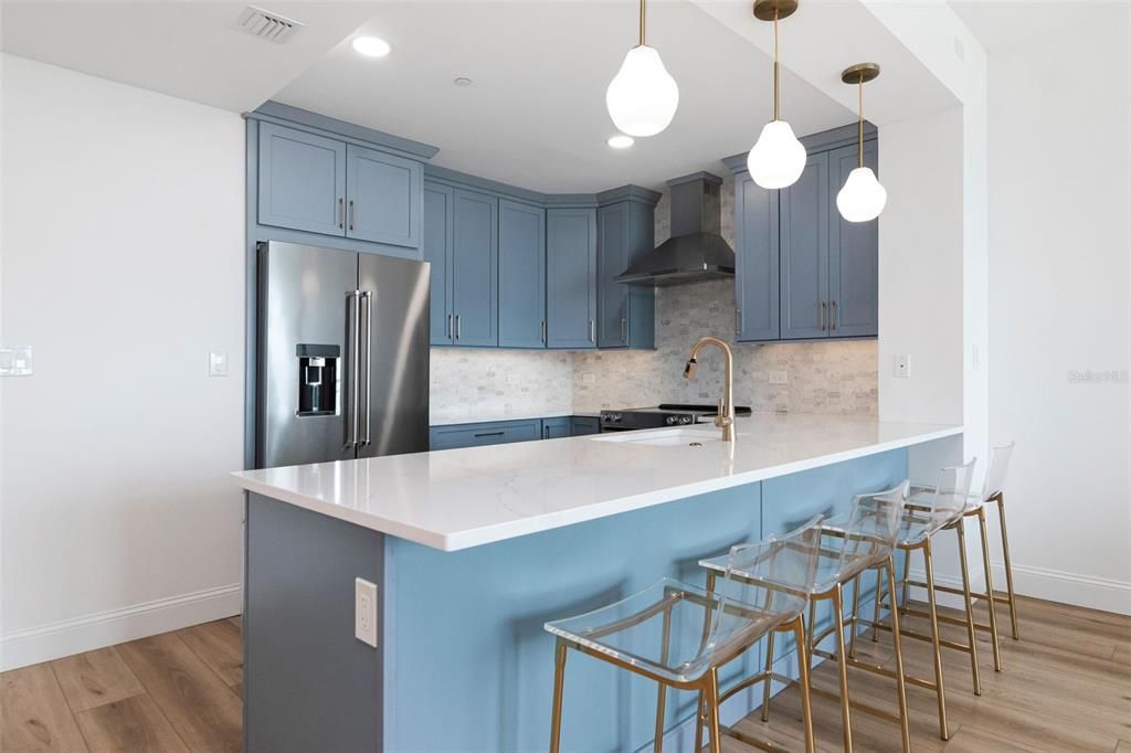 For Sale: $985,000 (2 beds, 2 baths, 1242 Square Feet)