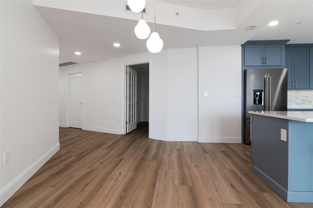 For Sale: $985,000 (2 beds, 2 baths, 1242 Square Feet)