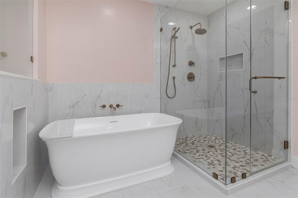 For Sale: $985,000 (2 beds, 2 baths, 1242 Square Feet)