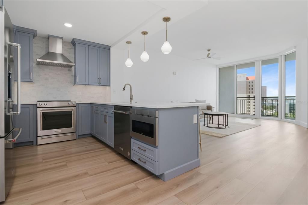 For Sale: $985,000 (2 beds, 2 baths, 1242 Square Feet)