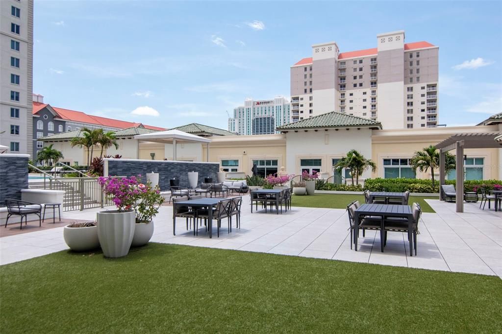 For Sale: $985,000 (2 beds, 2 baths, 1242 Square Feet)