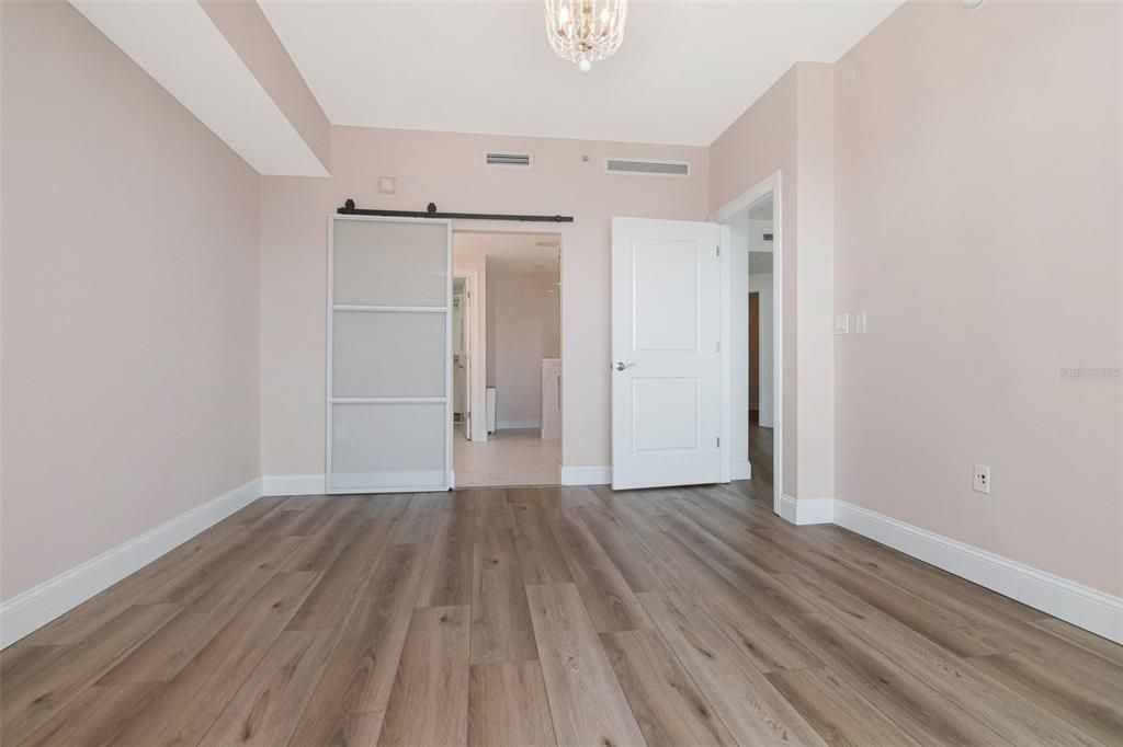 For Sale: $985,000 (2 beds, 2 baths, 1242 Square Feet)