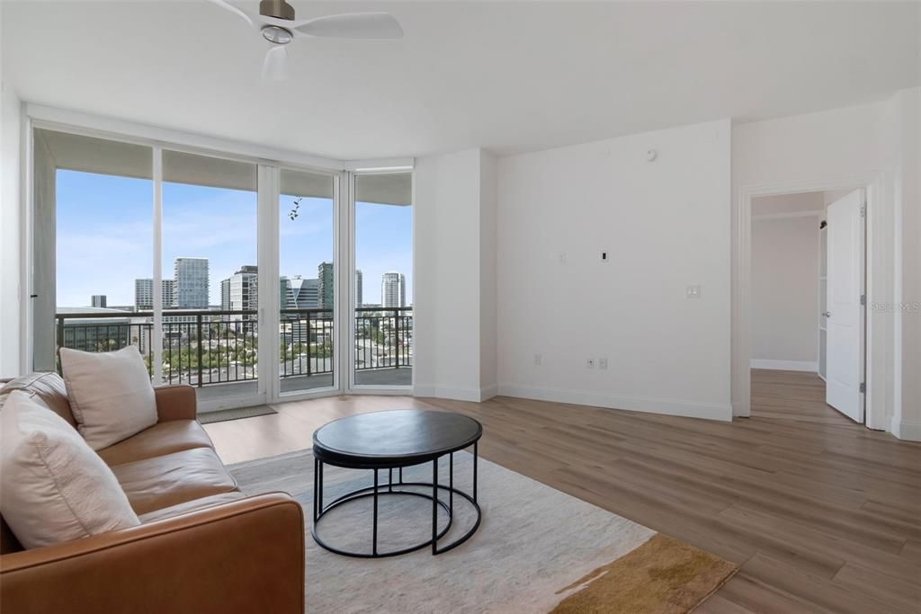 For Sale: $985,000 (2 beds, 2 baths, 1242 Square Feet)
