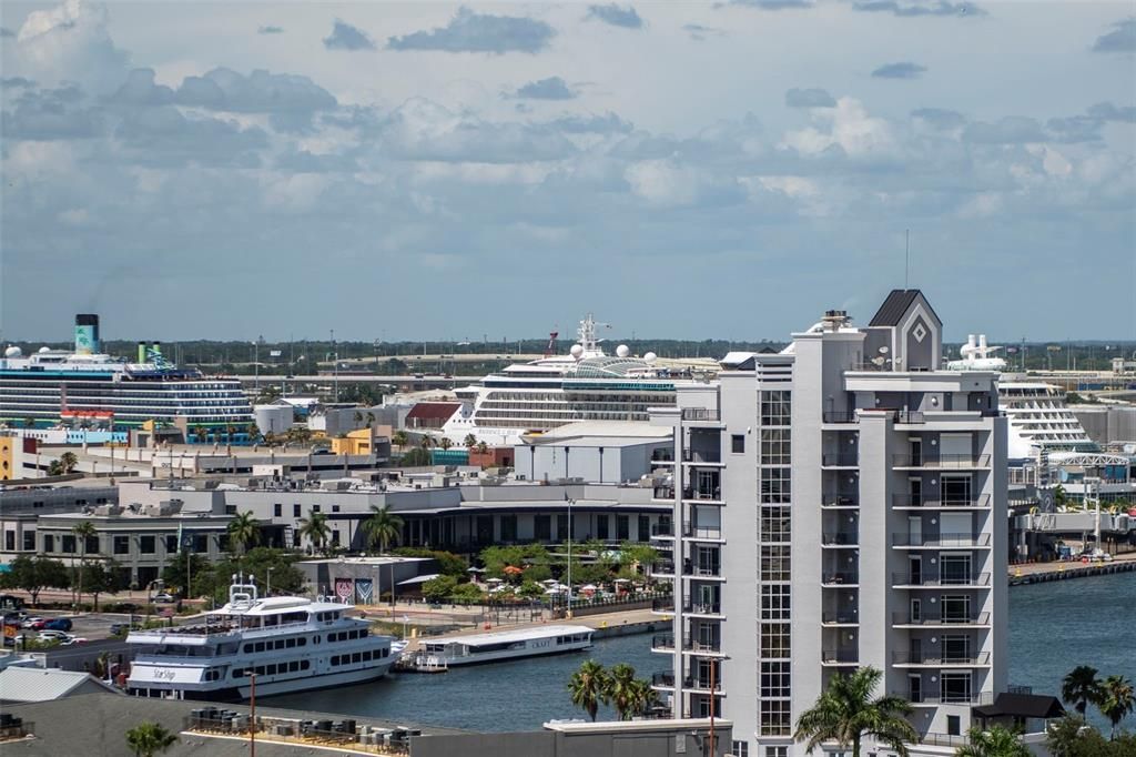 For Sale: $985,000 (2 beds, 2 baths, 1242 Square Feet)