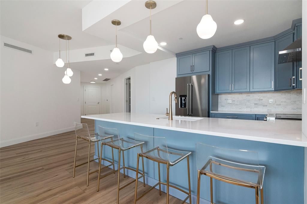 For Sale: $985,000 (2 beds, 2 baths, 1242 Square Feet)