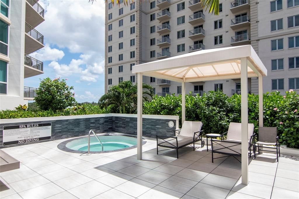 For Sale: $985,000 (2 beds, 2 baths, 1242 Square Feet)