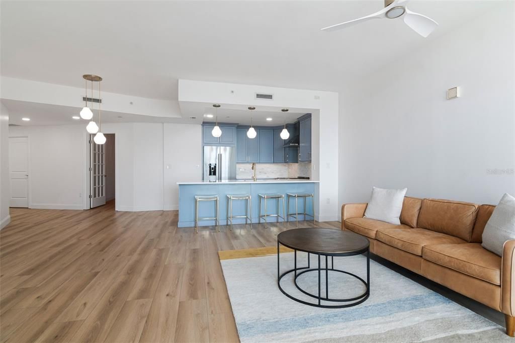 For Sale: $985,000 (2 beds, 2 baths, 1242 Square Feet)