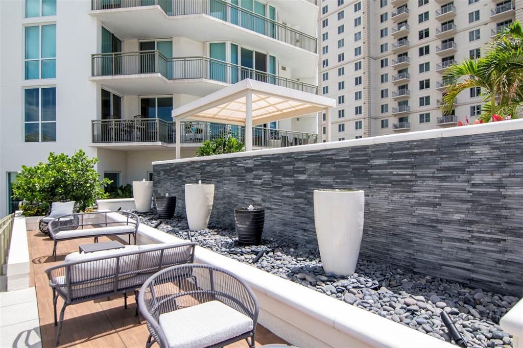 For Sale: $985,000 (2 beds, 2 baths, 1242 Square Feet)