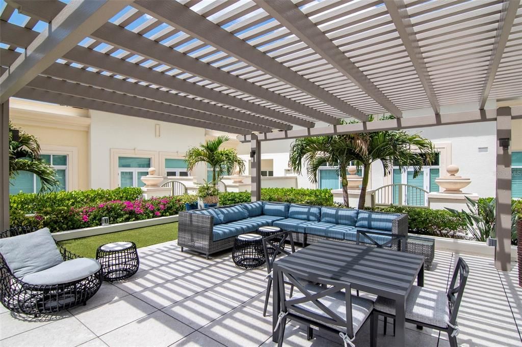 For Sale: $985,000 (2 beds, 2 baths, 1242 Square Feet)
