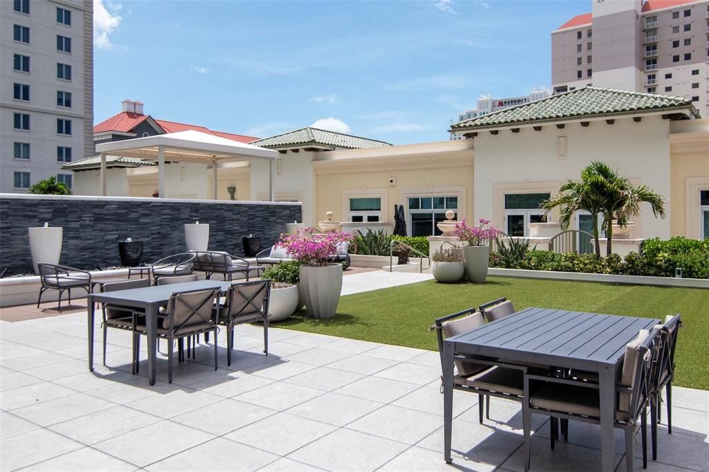 For Sale: $985,000 (2 beds, 2 baths, 1242 Square Feet)