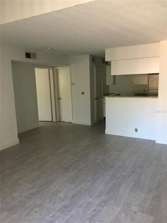 For Rent: $1,350 (1 beds, 1 baths, 644 Square Feet)