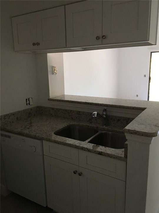 For Rent: $1,350 (1 beds, 1 baths, 644 Square Feet)