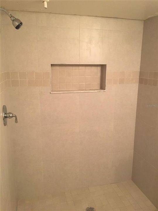 For Rent: $1,350 (1 beds, 1 baths, 644 Square Feet)