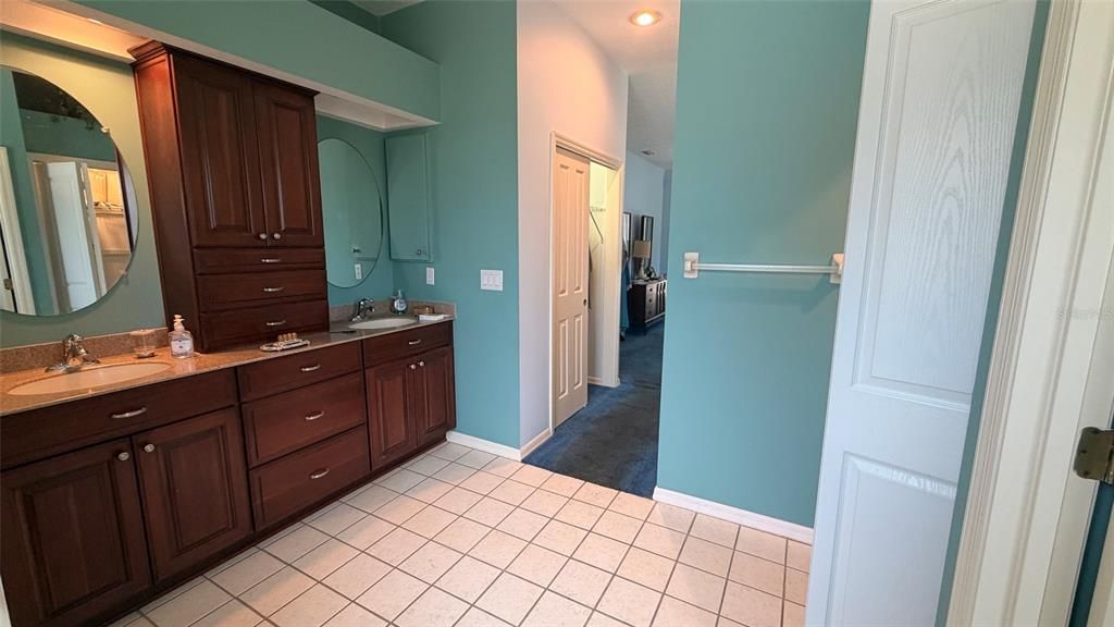 For Sale: $199,999 (3 beds, 2 baths, 1799 Square Feet)