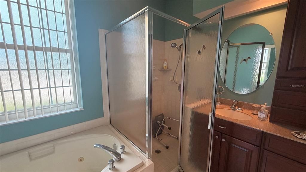 For Sale: $199,999 (3 beds, 2 baths, 1799 Square Feet)