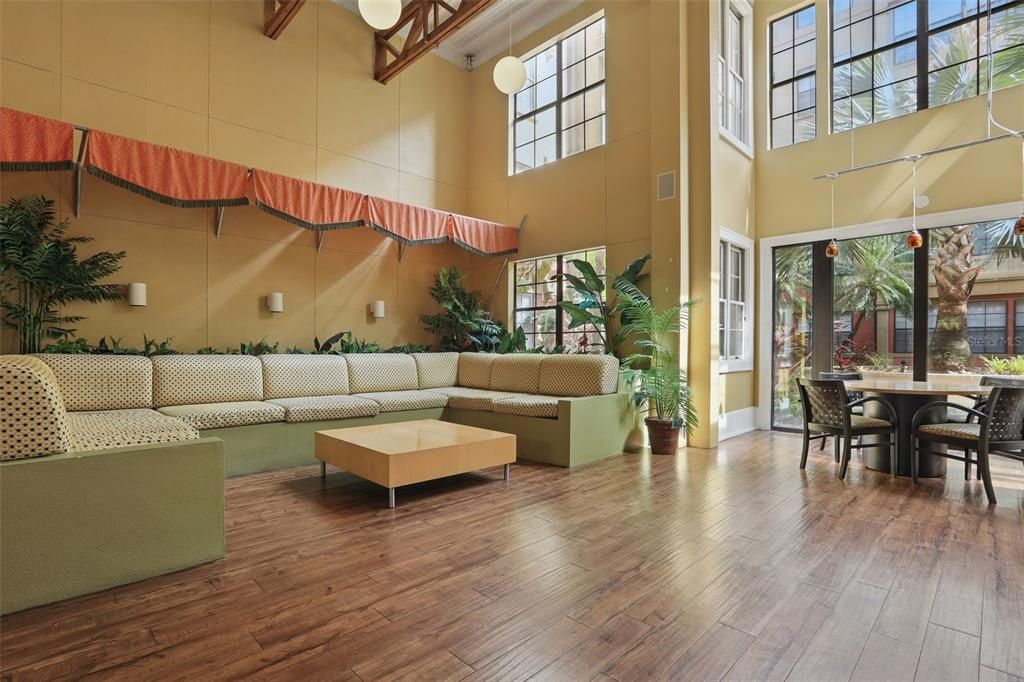 For Sale: $198,000 (2 beds, 2 baths, 1053 Square Feet)
