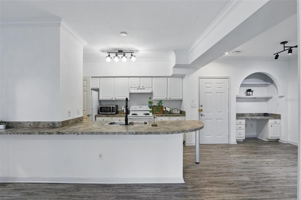 For Sale: $198,000 (2 beds, 2 baths, 1053 Square Feet)