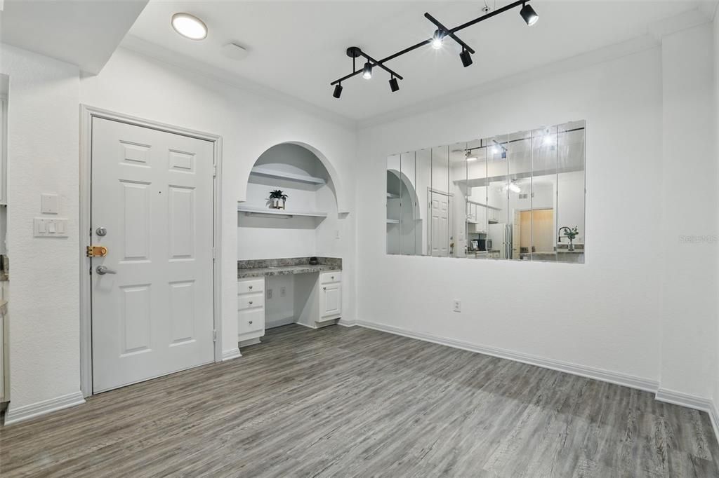 For Sale: $198,000 (2 beds, 2 baths, 1053 Square Feet)