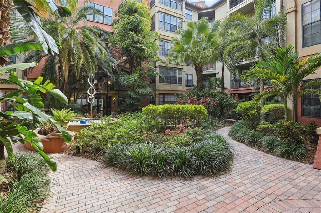 For Sale: $198,000 (2 beds, 2 baths, 1053 Square Feet)