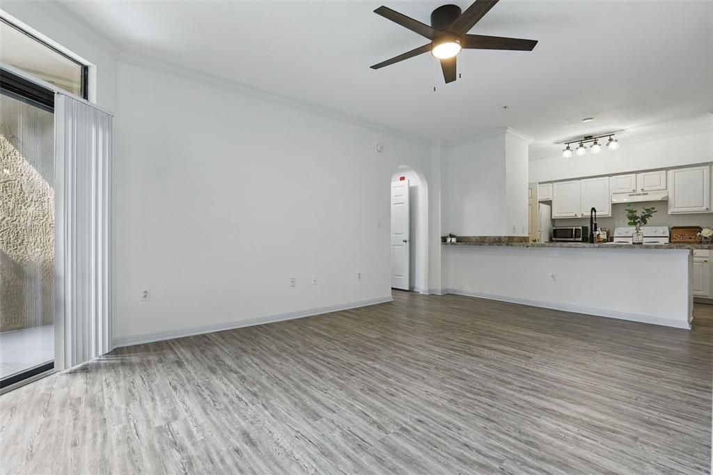 For Sale: $198,000 (2 beds, 2 baths, 1053 Square Feet)