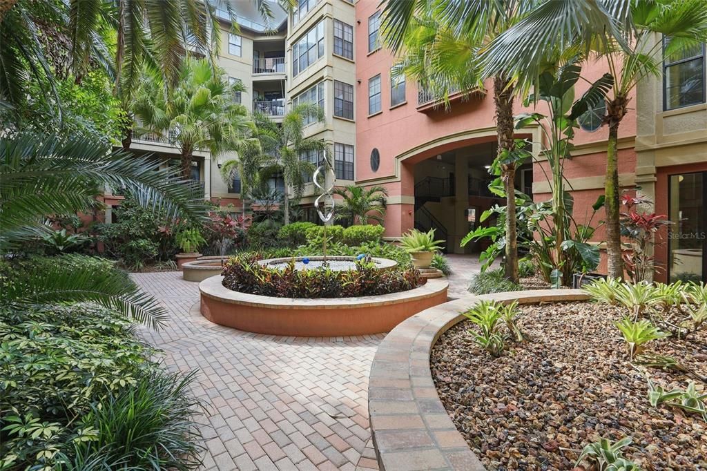 For Sale: $198,000 (2 beds, 2 baths, 1053 Square Feet)