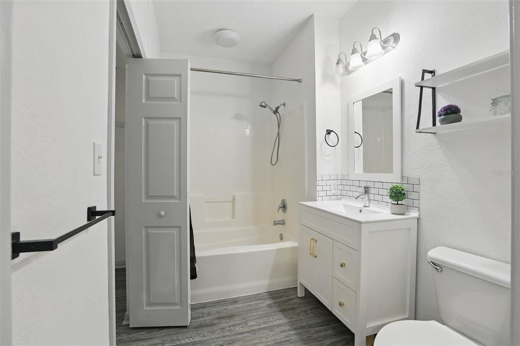 For Sale: $198,000 (2 beds, 2 baths, 1053 Square Feet)