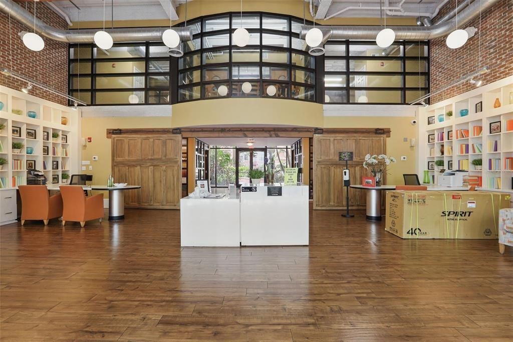 For Sale: $198,000 (2 beds, 2 baths, 1053 Square Feet)