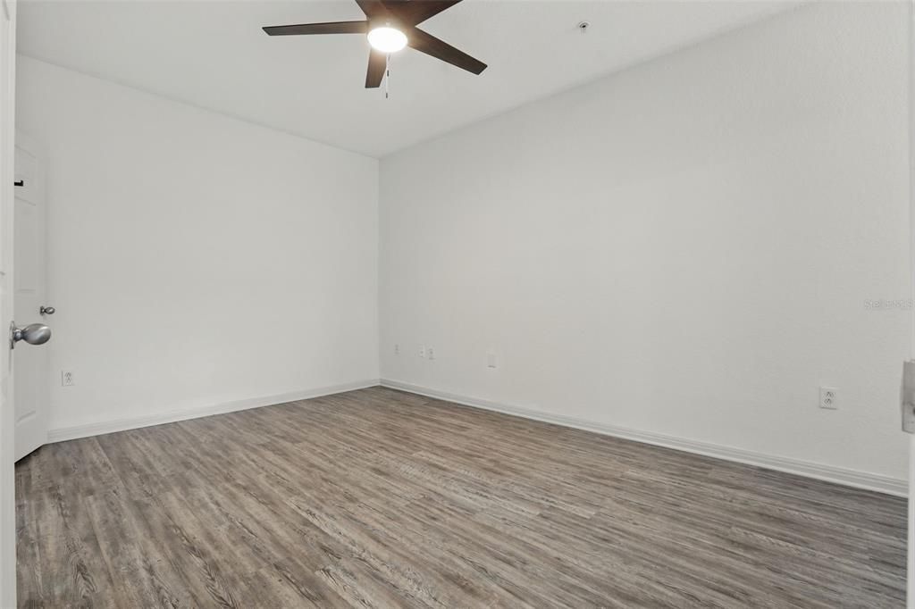 For Sale: $198,000 (2 beds, 2 baths, 1053 Square Feet)