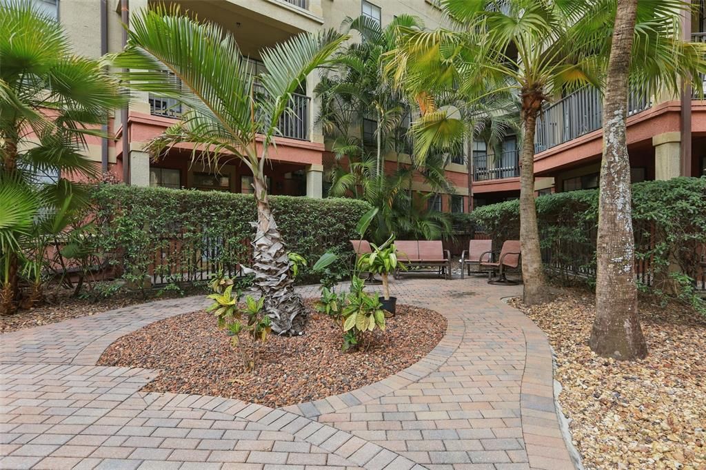 For Sale: $198,000 (2 beds, 2 baths, 1053 Square Feet)