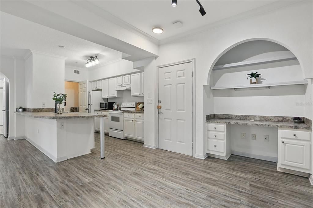 For Sale: $198,000 (2 beds, 2 baths, 1053 Square Feet)