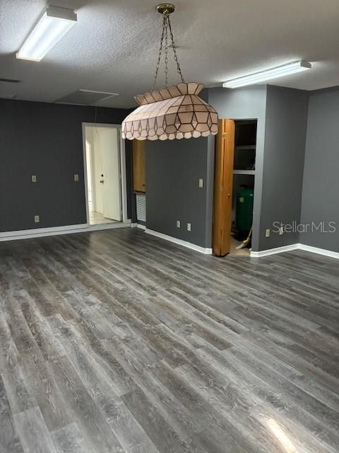 For Sale: $375,000 (3 beds, 2 baths, 2587 Square Feet)