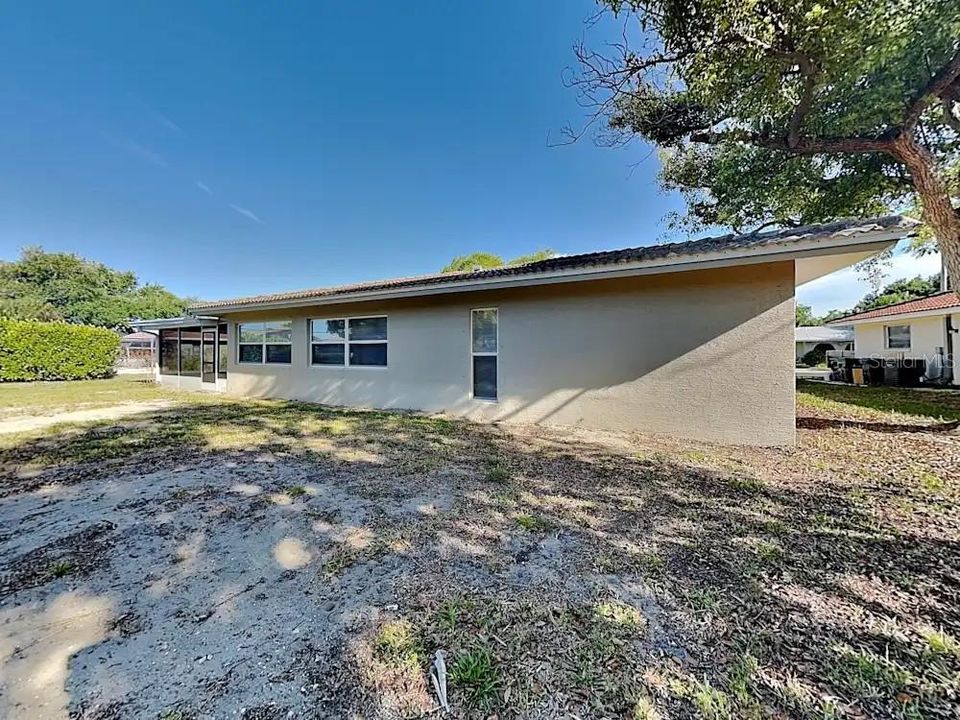 For Rent: $2,095 (3 beds, 2 baths, 1676 Square Feet)