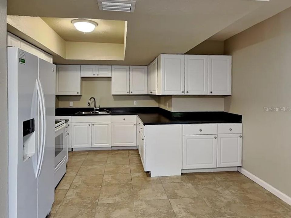 For Rent: $2,095 (3 beds, 2 baths, 1676 Square Feet)