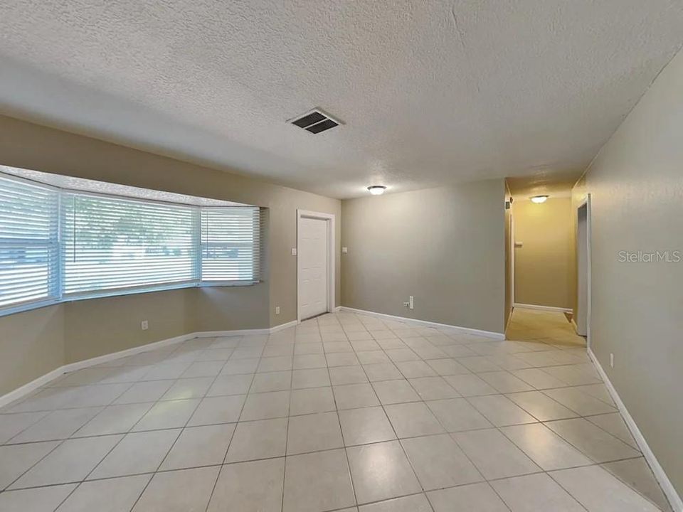 For Rent: $2,095 (3 beds, 2 baths, 1676 Square Feet)
