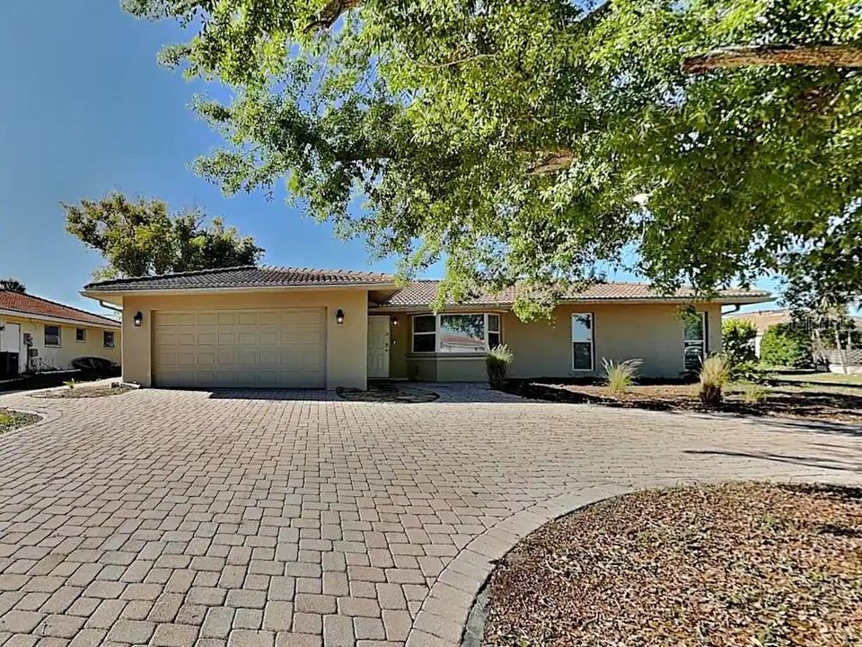 For Rent: $2,095 (3 beds, 2 baths, 1676 Square Feet)