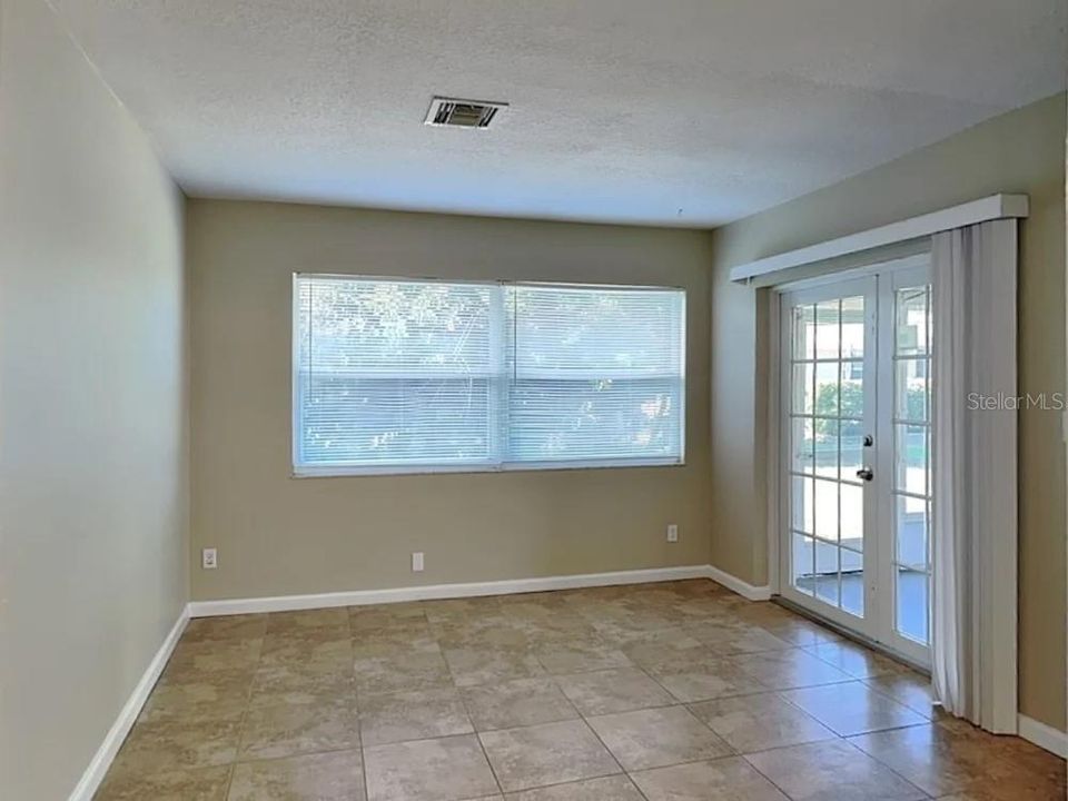 For Rent: $2,095 (3 beds, 2 baths, 1676 Square Feet)