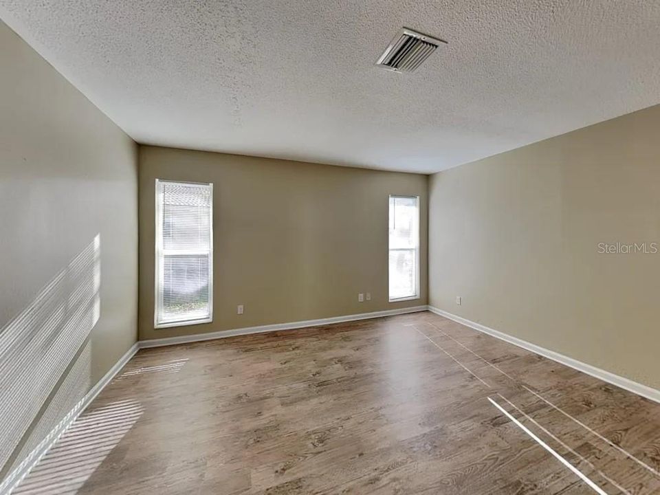 For Rent: $2,095 (3 beds, 2 baths, 1676 Square Feet)