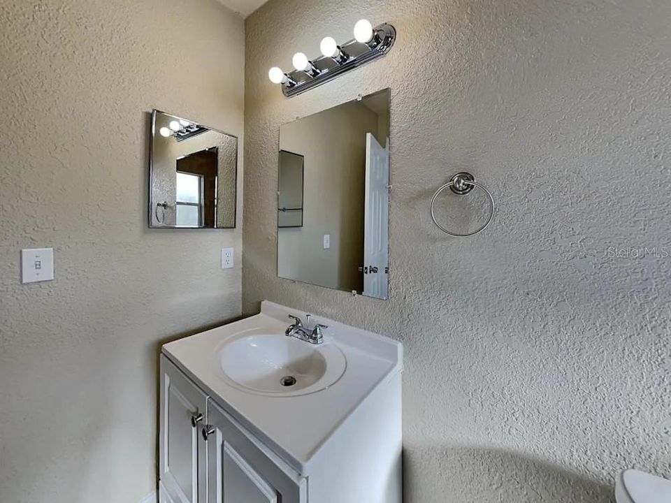 For Rent: $2,095 (3 beds, 2 baths, 1676 Square Feet)