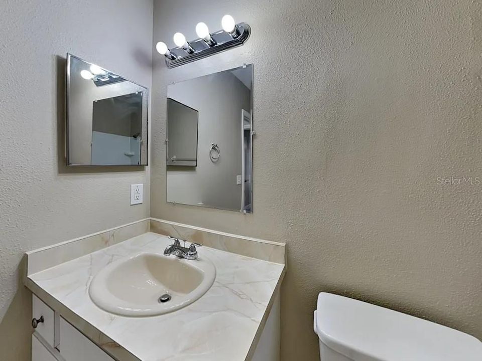 For Rent: $2,095 (3 beds, 2 baths, 1676 Square Feet)