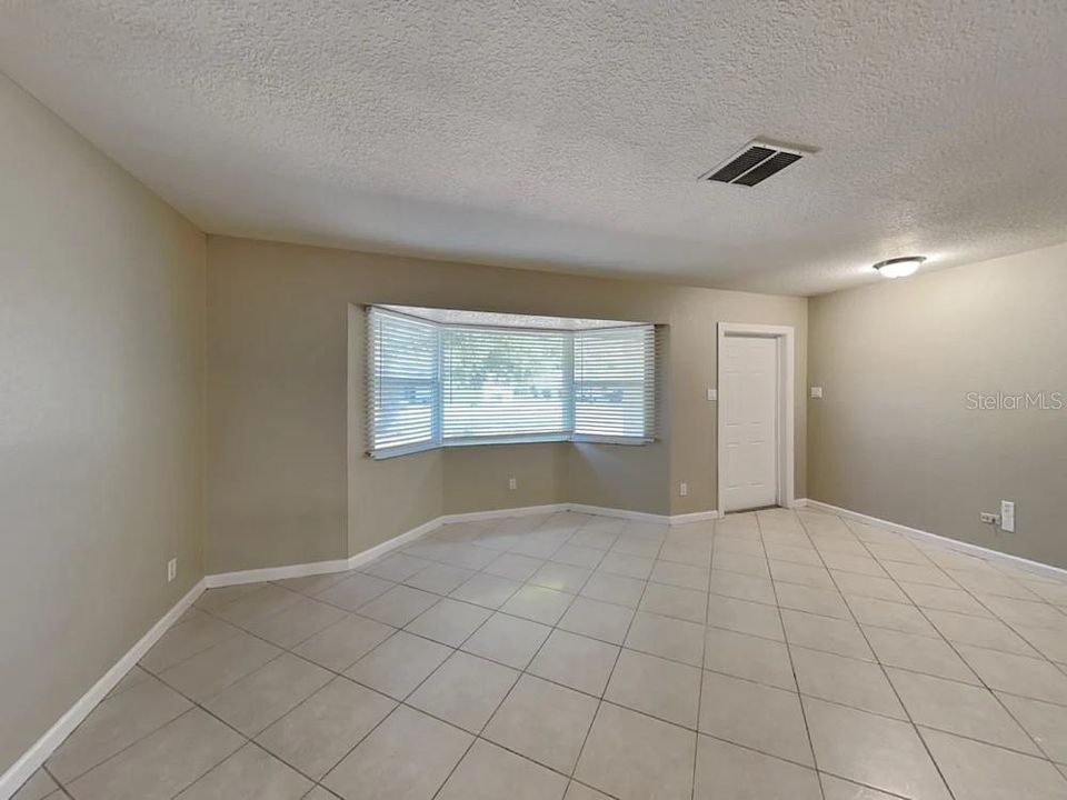 For Rent: $2,095 (3 beds, 2 baths, 1676 Square Feet)