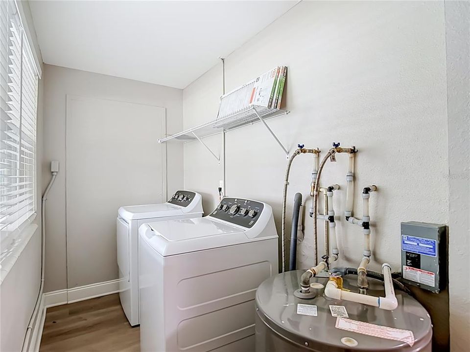 En Venta: $352,000 (4 camas, 2 baños, 1622 Pies cuadrados)
