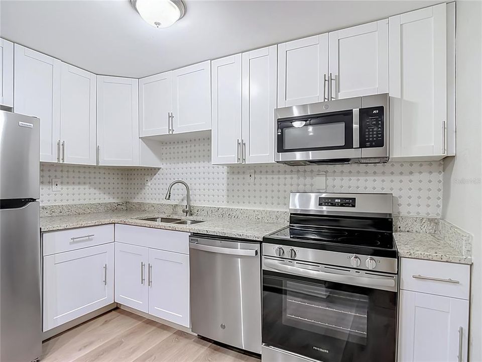 En Venta: $352,000 (4 camas, 2 baños, 1622 Pies cuadrados)